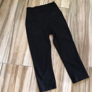 Nike high waisted compression Capri leggings